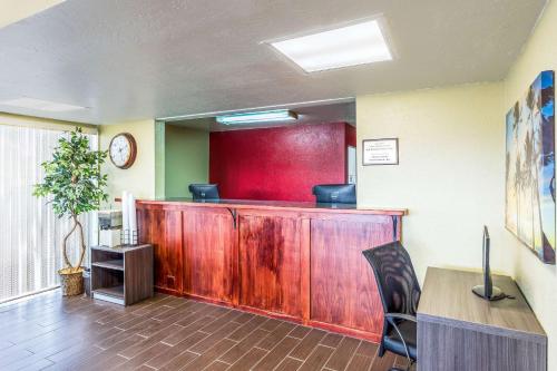 Econo Lodge near Snake River - image 5