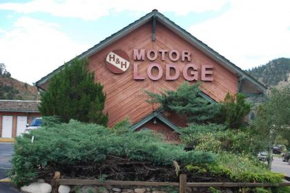 H&H Motor Lodge - image 2