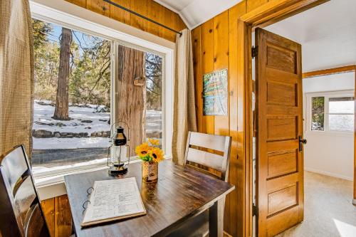 Creekside Cabin - image 2