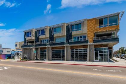 Ocean View 3 Bedrooms Condo just steps from the park pier & water! - image 14