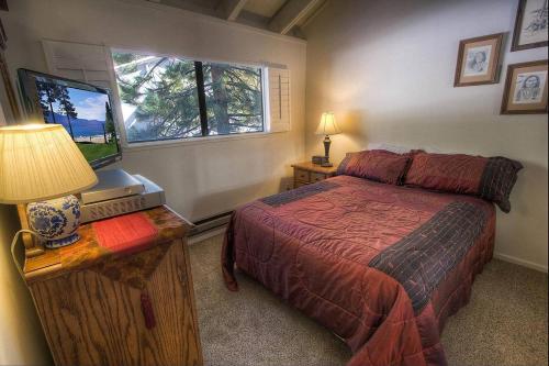 Eagles Lake Retreat by Lake Tahoe Accommodations - image 2