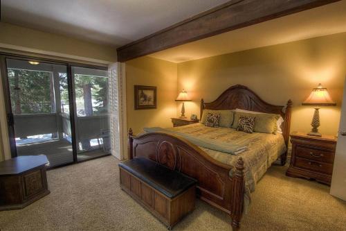 Eagles Lake Retreat by Lake Tahoe Accommodations - image 5