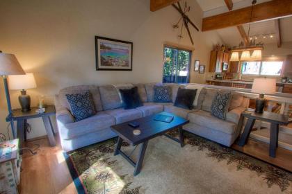 Cozy Bear Lodge by Lake Tahoe Accommodations - image 11