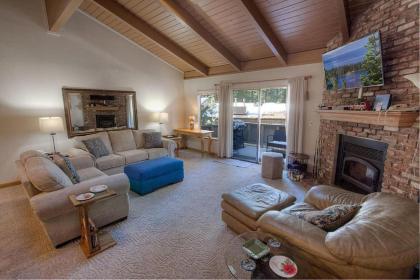 Whispering Wood by Lake Tahoe Accommodations - image 11