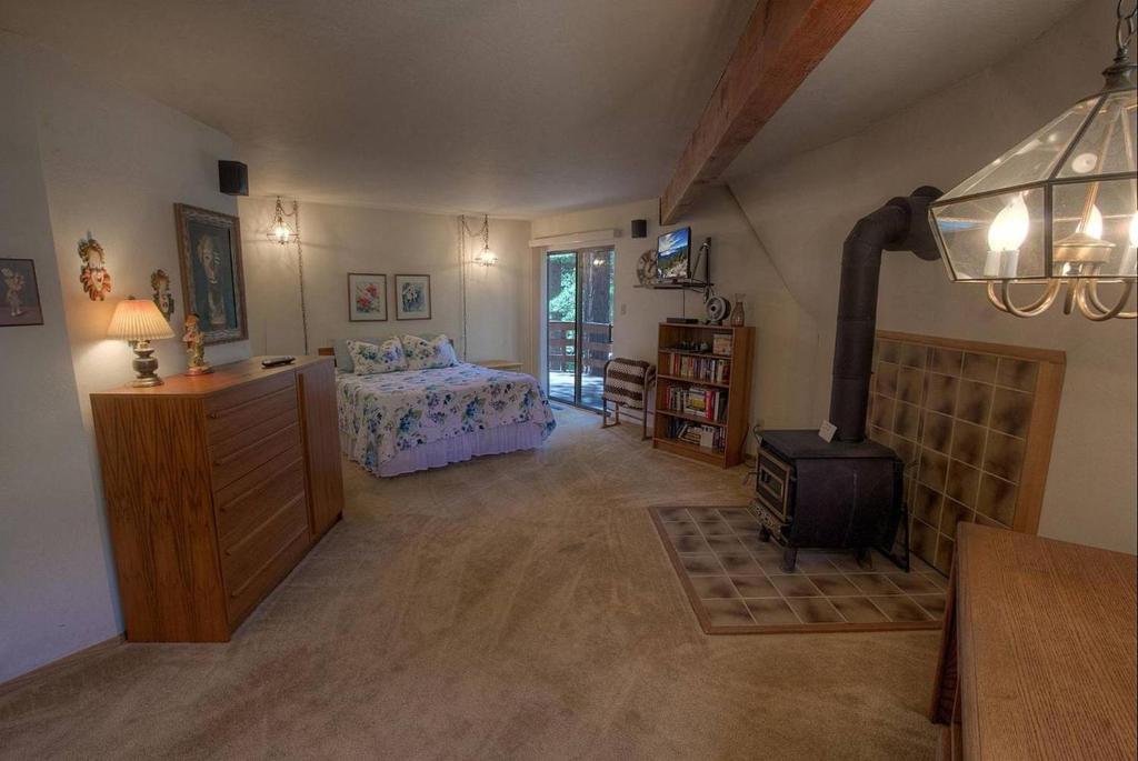 Fool Around House by Lake Tahoe Accommodations - image 4