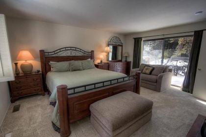 Blue Laulea by Lake Tahoe Accommodations - image 10