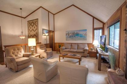 Brookstone Pines by Lake Tahoe Accommodations - image 10