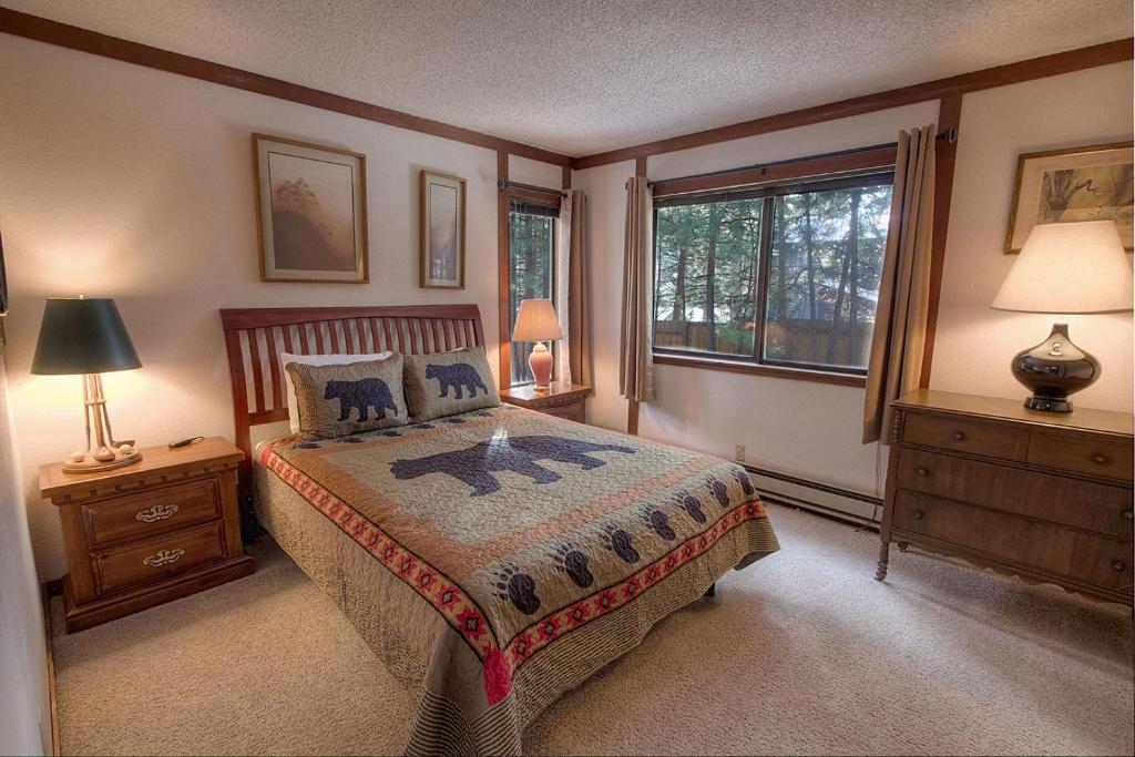 Brookstone Pines by Lake Tahoe Accommodations - image 5