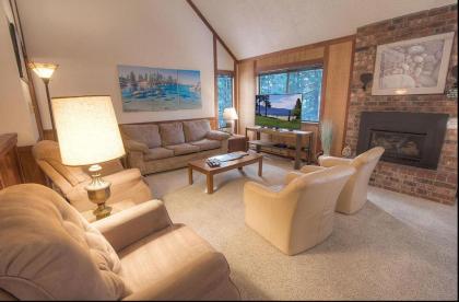 Brookstone Pines by Lake Tahoe Accommodations - image 9