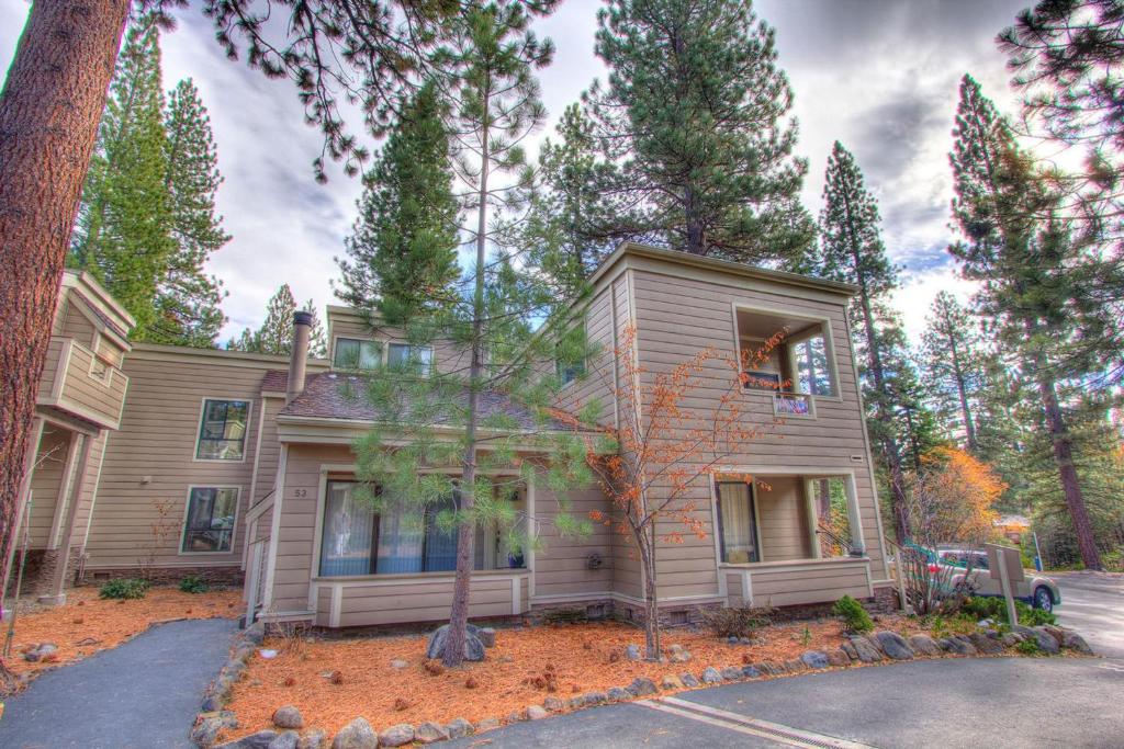 Tall Pines Retreat by Lake Tahoe Accommodations - main image