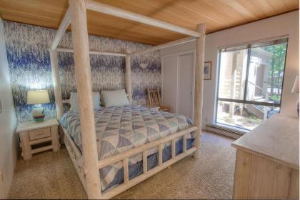 Tall Pines Retreat by Lake Tahoe Accommodations - image 15