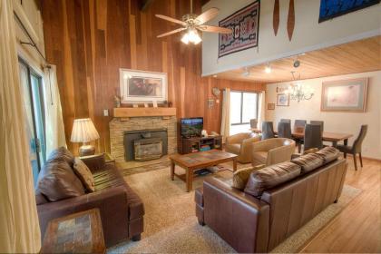 Tall Pines Retreat by Lake Tahoe Accommodations - image 9