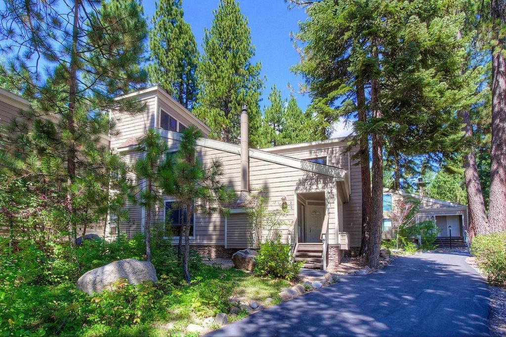 Cartwright Corner Condo by Lake Tahoe Accommodations - main image