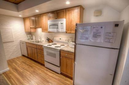 Cartwright Corner Condo by Lake Tahoe Accommodations - image 13