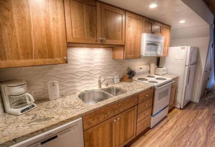 Cartwright Corner Condo by Lake Tahoe Accommodations - image 14