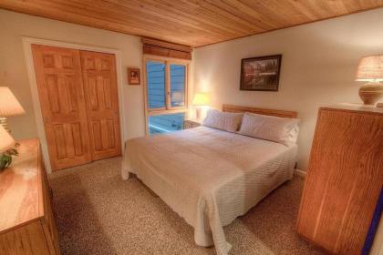 Cartwright Corner Condo by Lake Tahoe Accommodations - image 16