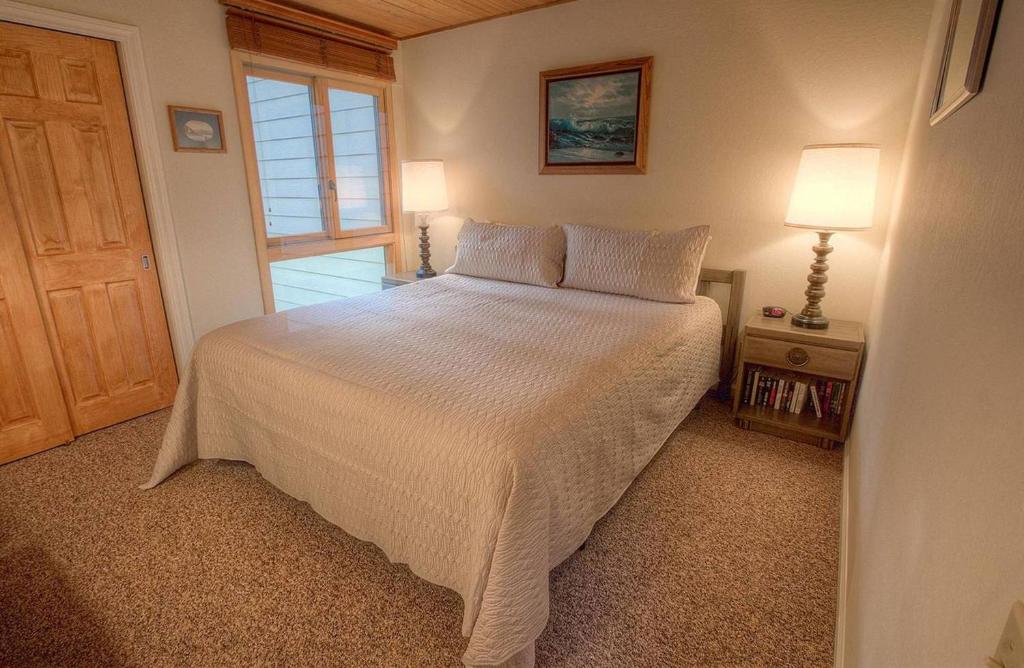 Cartwright Corner Condo by Lake Tahoe Accommodations - image 3