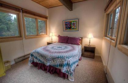 Cartwright Corner Condo by Lake Tahoe Accommodations - image 6