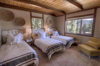 Dogs and Views by Lake Tahoe Accommodations - image 11