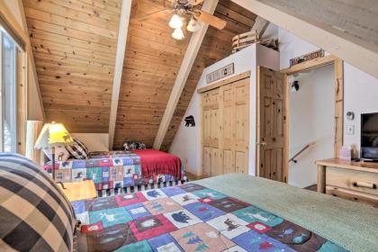 Inviting Cabin Less Than 3 Mi to Lake Tahoe and Skiing! - image 14