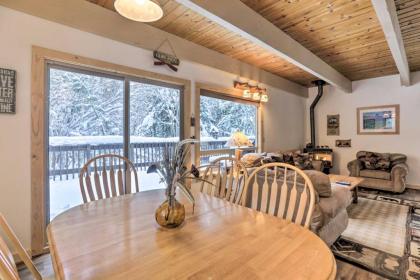 Inviting Cabin Less Than 3 Mi to Lake Tahoe and Skiing! - image 2