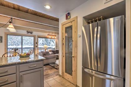 Inviting Cabin Less Than 3 Mi to Lake Tahoe and Skiing! - image 5