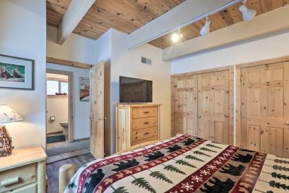 Inviting Cabin Less Than 3 Mi to Lake Tahoe and Skiing! - image 8