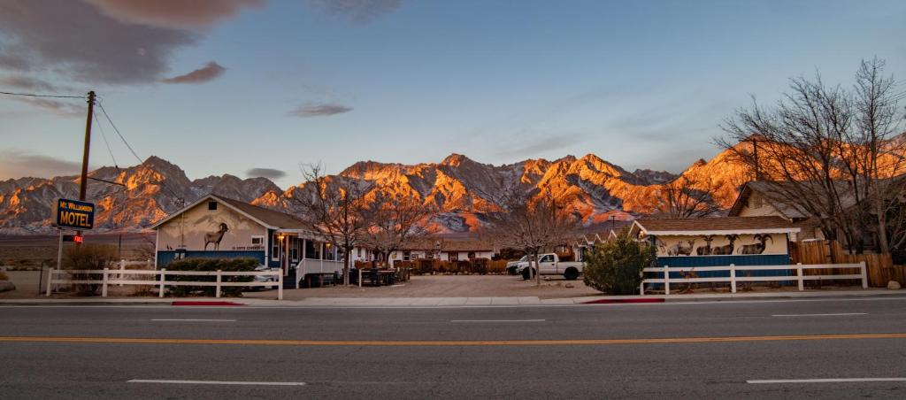 Mt Williamson Motel and Basecamp - main image