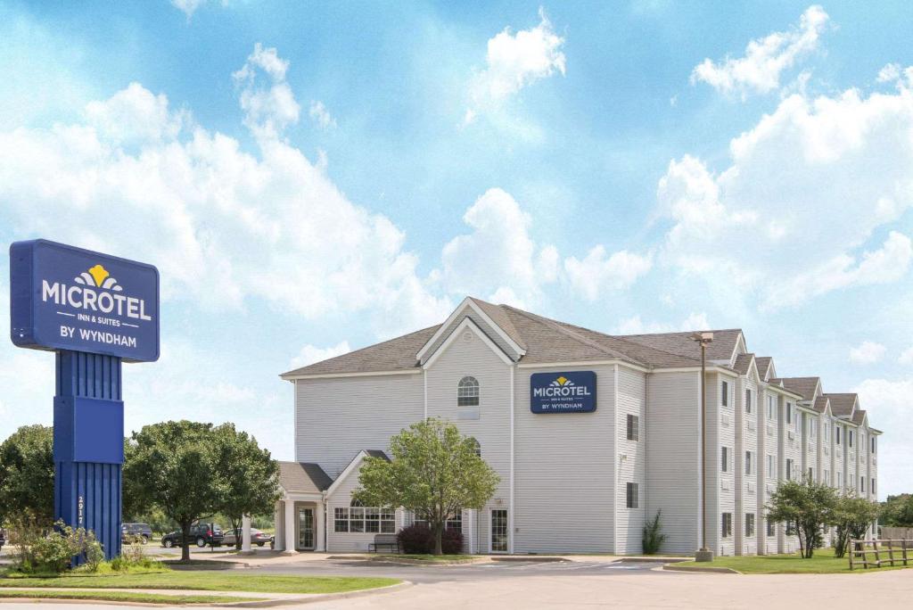 Microtel Inn and Suites Independence - main image