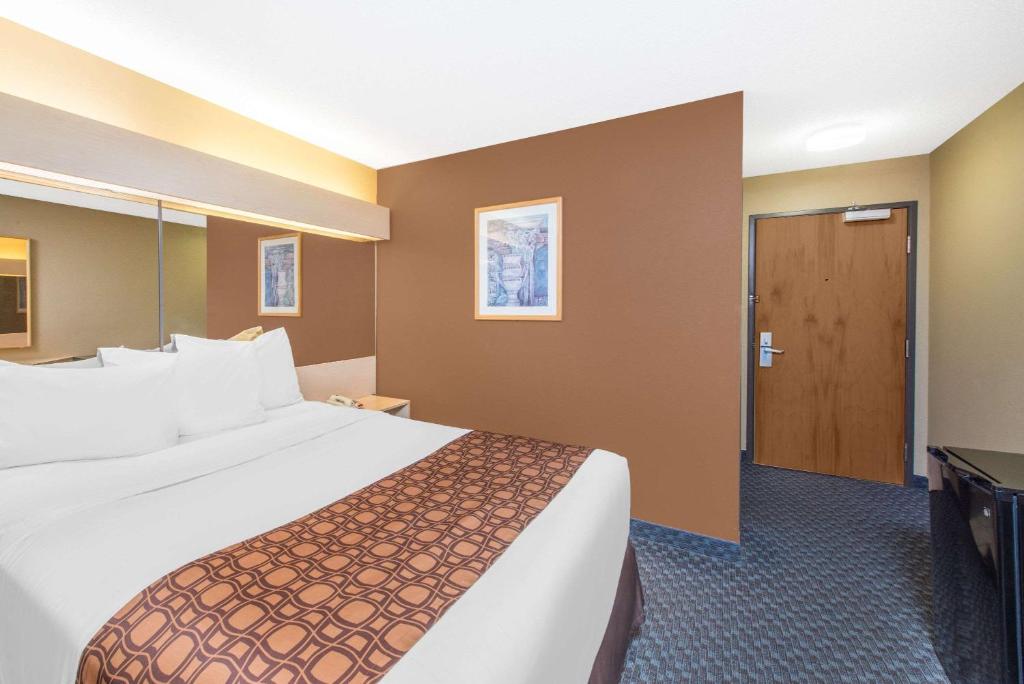 Microtel Inn and Suites Independence - image 7