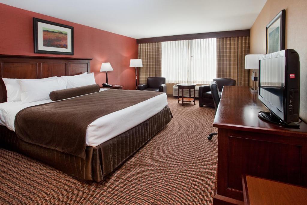 Ramada by Wyndham Cleveland Independence - main image