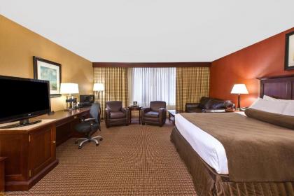 Ramada by Wyndham Cleveland Independence - image 6