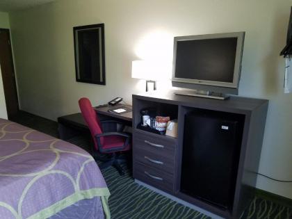 Super 8 by Wyndham Independence Kansas City - image 15