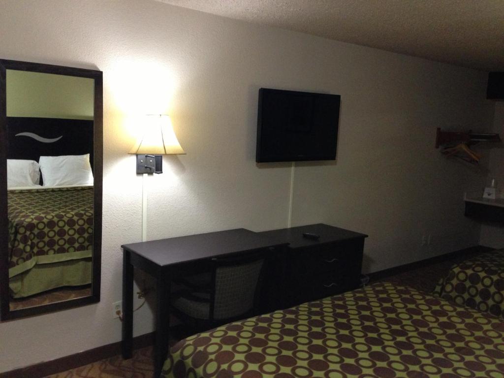 Americas Best Value Inn Kansas City East - Independence - image 7