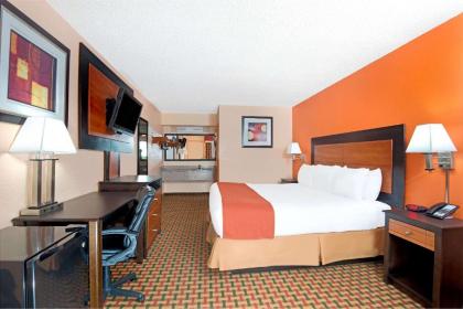 Days Inn by Wyndham Independence - image 3