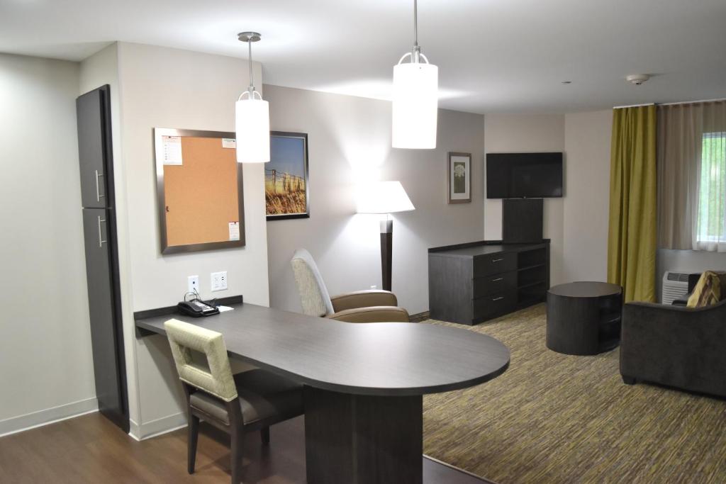 Candlewood Suites Independence an IHG Hotel - image 5