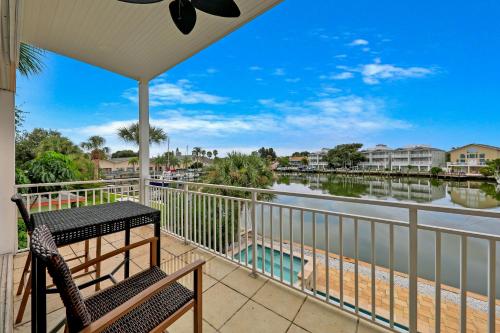 Intercoastal Waterfront Retreat - main image