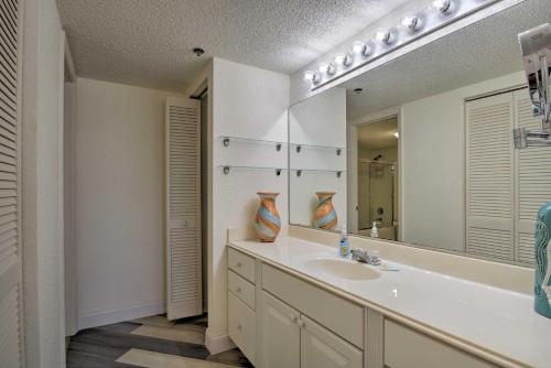 Indian Shores Condo with Pool and Sunset Beach View! - image 4