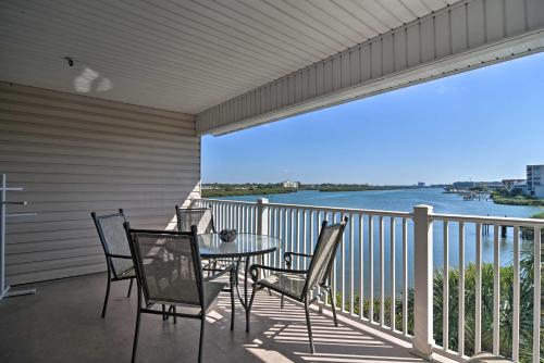 Indian Shores Condo with Balcony Walk to Beaches! - image 2