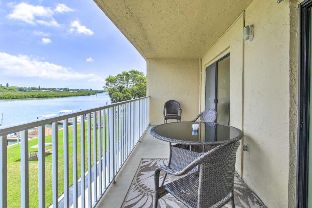 Indian Shores Condo with Balcony and Pool Access! - main image