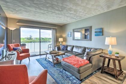 Indian Shores Condo with Balcony and Pool Access! - image 10