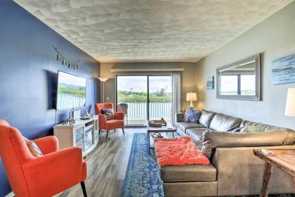 Indian Shores Condo with Balcony and Pool Access! - image 2