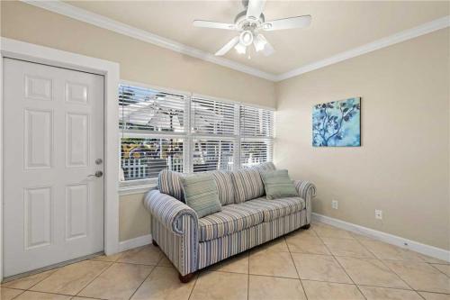 Barefoot Beach E116 1 Bedroom Pool Grill WIFI Sleeps 4 - image 4