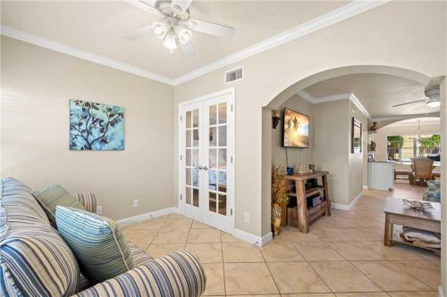 Barefoot Beach E116 1 Bedroom Pool Grill WIFI Sleeps 4 - image 5