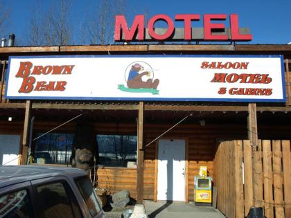 Brown Bear Saloon & Motel - image 3