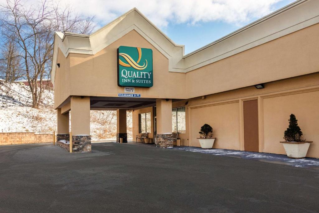 Quality Inn & Suites Indiana - main image