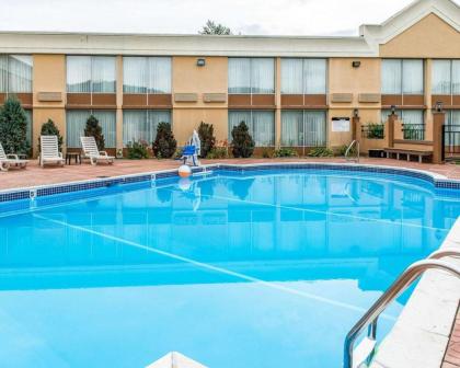 Quality Inn & Suites Indiana - image 9