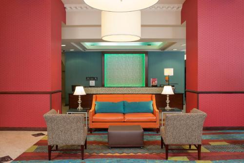 Hampton Inn Indianapolis Downtown Across from Circle Centre - image 3