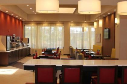 Holiday Inn Express Hotel & Suites Indianapolis W - Airport Area an IHG Hotel - image 3