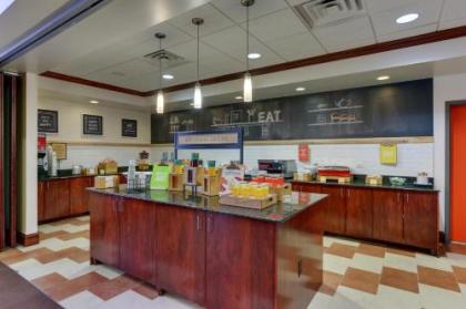 Hampton Inn & Suites Indianapolis-Airport - image 3